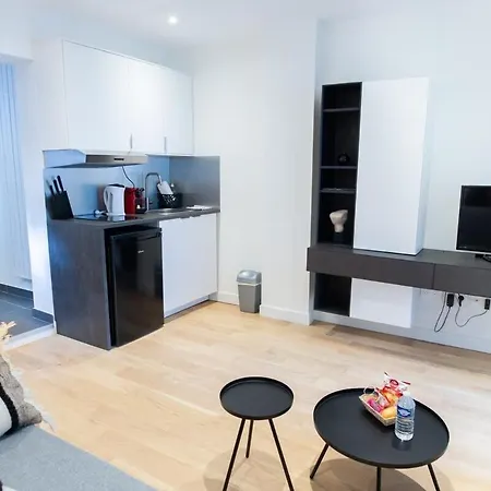 Black White Retreat - * Fontainebleau